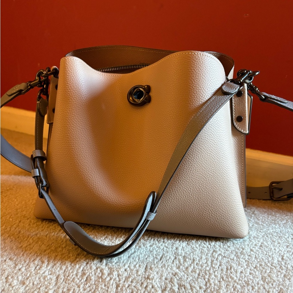 Coach Beige Leather Shoulder Bag